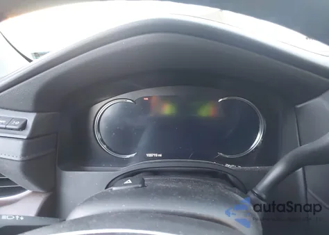 2016 Cadillac Escalade Premium Collection z USA, uszkodzony, nr VIN 1GYS4CKJ2GR322353